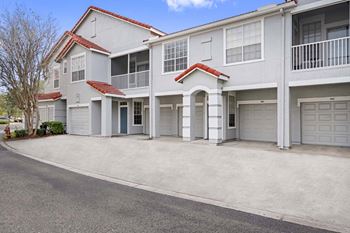 Attached garages - tampa apartments